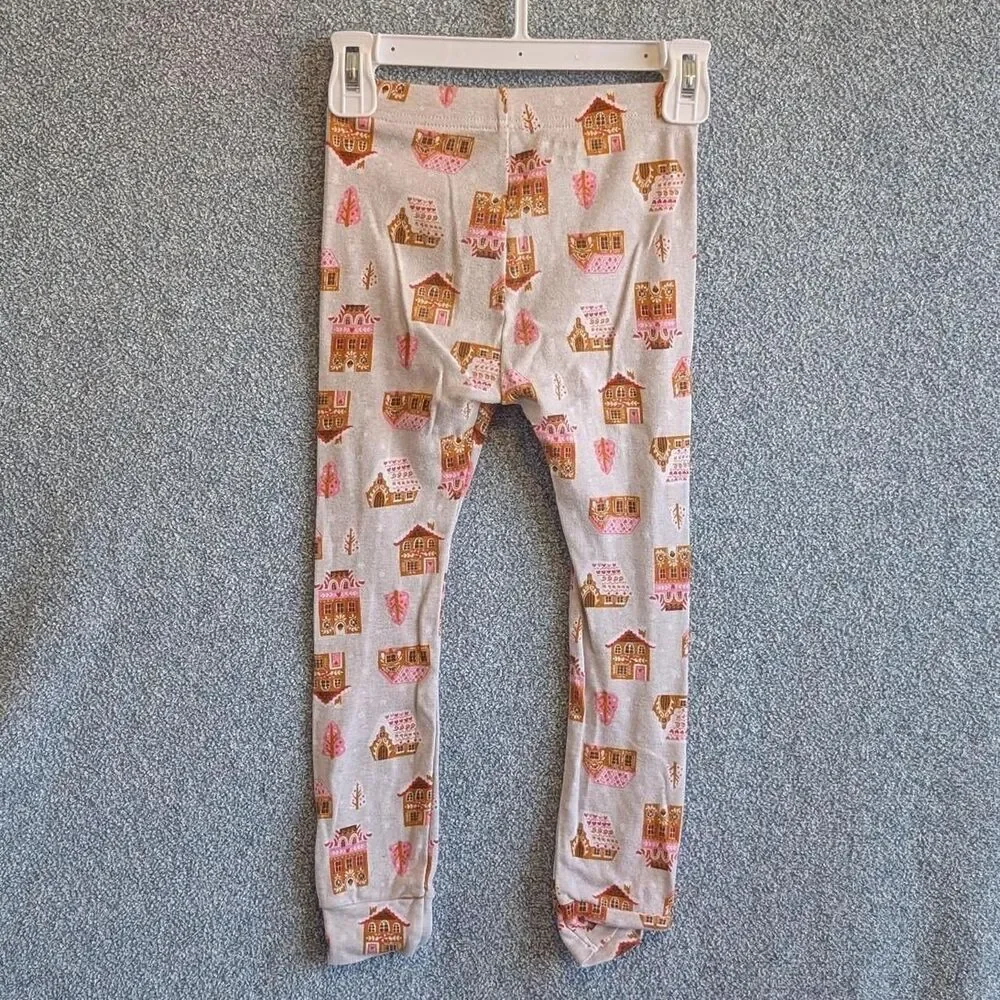 Old Navy Girls Size 5T Gray Pink Gingerbread Village Long Sleeve Cotton Pajamas